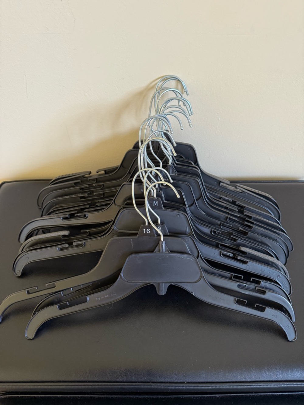 Mixed 17 Pack Hooks Metal Plastic Clothes Hangers Adult Black Storage Organizer